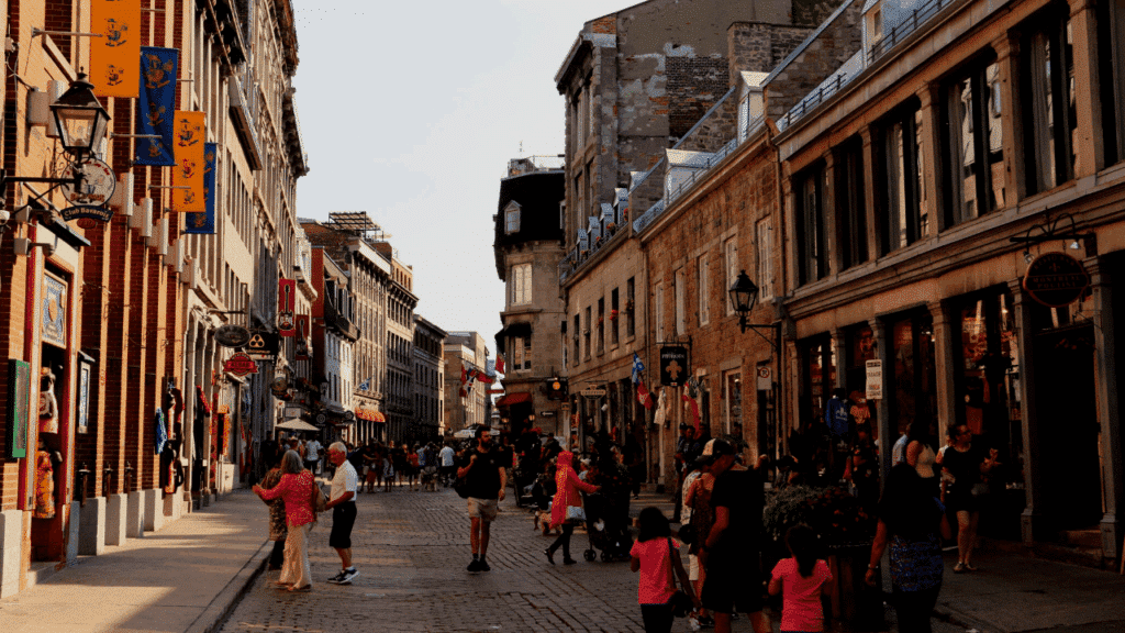 Old Montreal street scene showing local businesses and bilingual culture representing Quebec’s startup hub for entrepreneurs in 2025