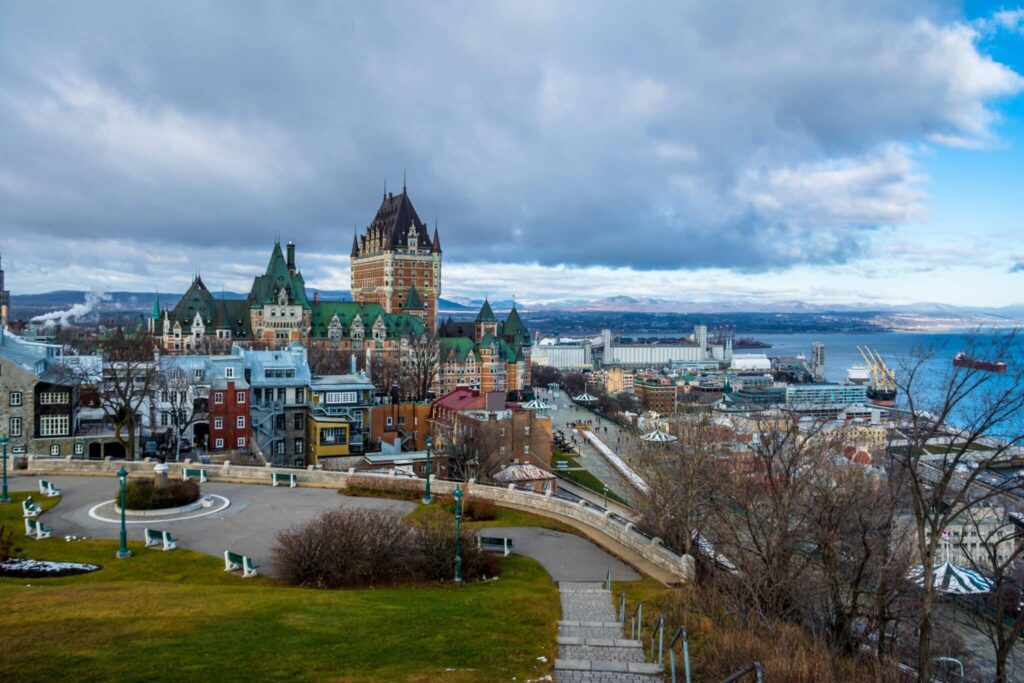 Aerial view of Quebec City and Château Frontenac overlooking the St. Lawrence River, symbolizing Quebec’s bilingual business startup hub for entrepreneurs in 2025