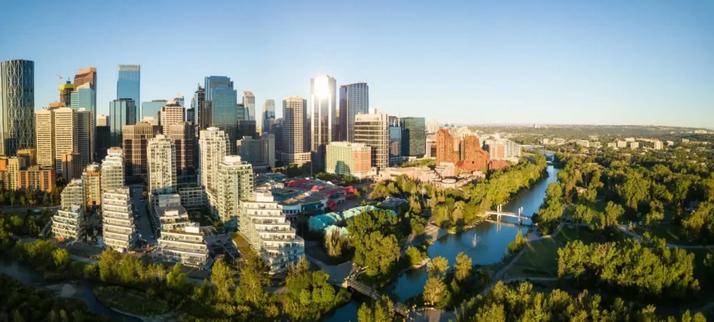 A panoramic view of downtown Calgary, Alberta, with modern skyscrapers reflecting the city’s role in attracting skilled workers and senior business management roles under programs like the Alberta Advantage Immigration Program and the federal Express Entry system; this vibrant Canadian province offers opportunities for international graduates, entrepreneurs, and workers aiming to meet labour market priorities and secure Canadian immigration status.
